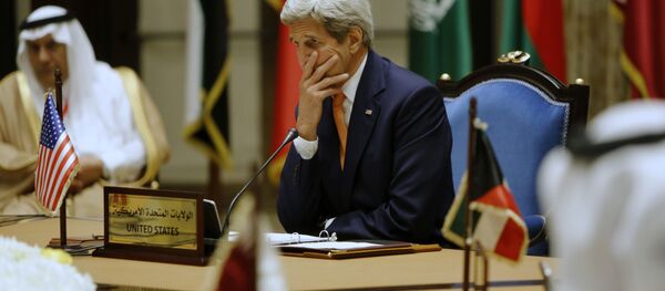 Ex-secretário de Estado dos EUA John Kerry durante reunião do Conselho de Cooperação do Golfo, Manama (foto de arquivo) Ex-secretário de Estado dos EUA John Kerry durante reunião do Conselho de Cooperação do Golfo, Manama (foto de arquivo) - Sputnik Brasil