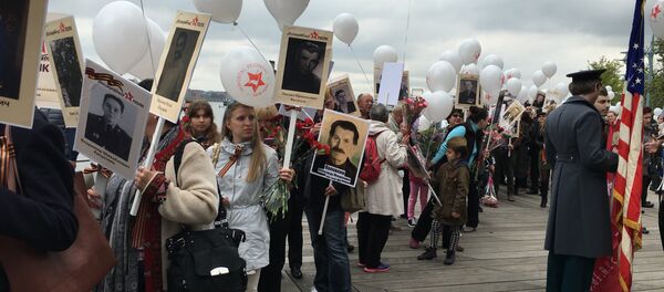 Participant's in Immortal Regiment commemoration activities in New York gather for a march - Sputnik Brasil