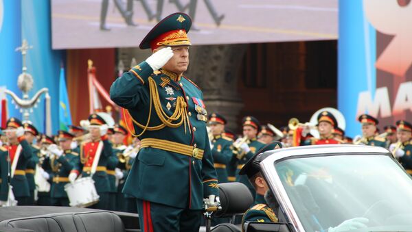 Comandante da 73ª Parada da Vitória, Oleg Salyukov, durante o ensaio geral em 6 de maio de 2018, na Praça Vermelha - Sputnik Brasil