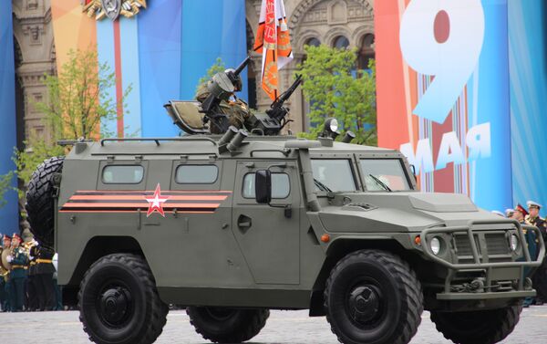 Veículo blindado Tigr-M com canhão automático participa do ensaio geral da 73ª Parada da Vitória, em 6 de maio de 2018, na Praça Vermelha - Sputnik Brasil