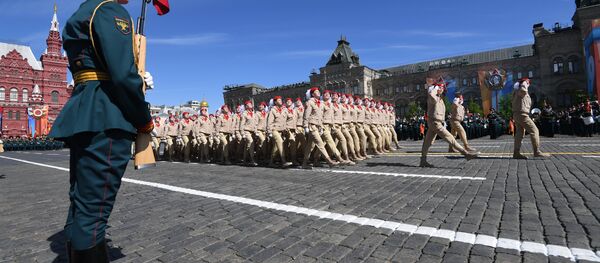 Exército Jovem desfilando na Parada da Vitória - Sputnik Brasil