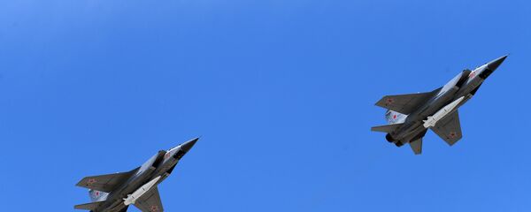 Caças MiG-31 com mísseis hipersônicos Kinzhal - Sputnik Brasil