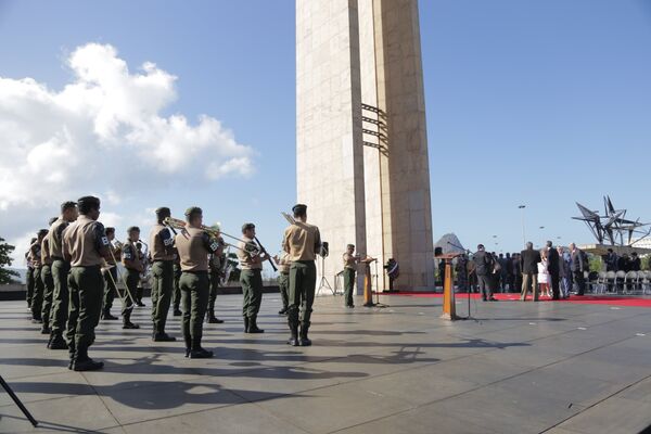 Banda do exército brasileiro executa os Hinos Nacionais da Rússia e do Brasil durante as celebrações do Dia da Vitória no Rio de Janeiro - Sputnik Brasil