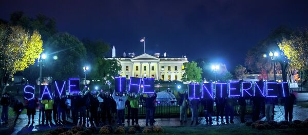 Defensores da neutralidade da rede comemoram decisão da FCC que regularia os serviços dos provedores de internet. - Sputnik Brasil