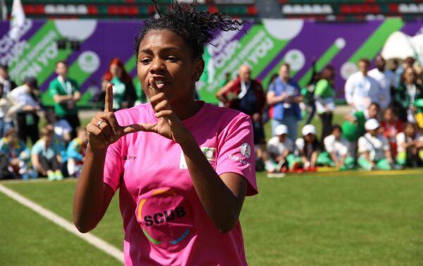 Jogadoras da equipe feminina brasileira durante o amistoso com a Rússia na Street Child World Cup 2018 - Sputnik Brasil