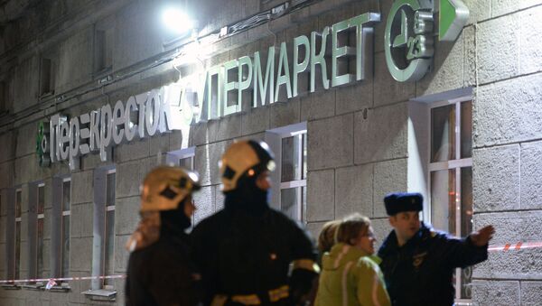 Equipes trabalham após explosão em loja em São Petersburgo. - Sputnik Brasil