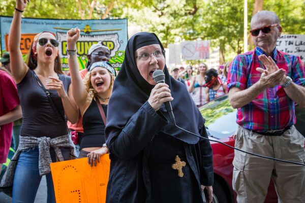 Participantes de protesto contra os alimentos trasgênicos durante a minifestação em Washington. - Sputnik Brasil