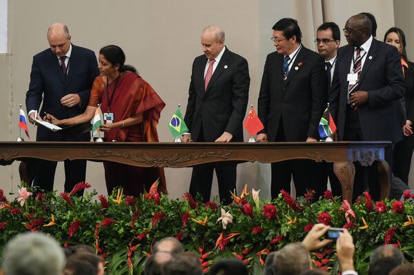 Vice-chanceler russo: banco dos BRICS fará investimentos de US$ 23 bilhões até 2021 Vice-chanceler russo: banco dos BRICS fará investimentos de US$ 23 bilhões até 2021 - Sputnik Brasil