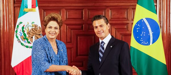Dilma Rousseff se encontra com o presidente Enrique Peña Nieto, no Palácio Nacional, sede do governo mexicano - Sputnik Brasil