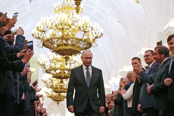 Presidente eleito russo, Vladimir Putin, durante a cerimônia de posse no Kremlin, em 7 de maio de 2018 - Sputnik Brasil