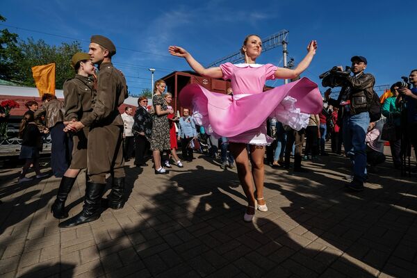 Participantes da ação Trem da Vitória durante os festejos de 9 de maio em Moscou - Sputnik Brasil