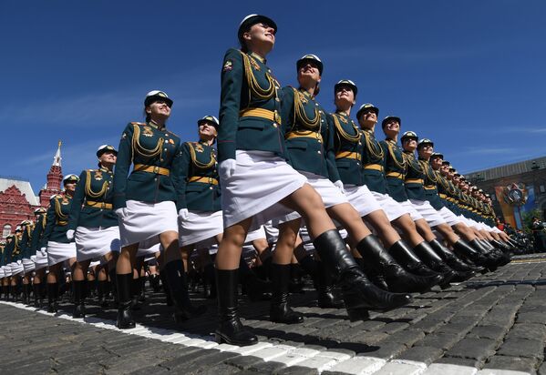 Batalhão feminino participa da Parada da Vitória na Praça Vermelha, em 9 de maio de 2018 - Sputnik Brasil