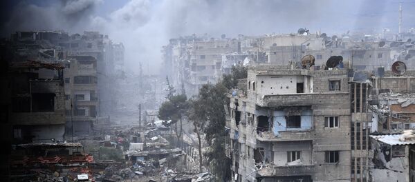Edifícios desmoronados perto do antigo campo de refugiados palestinos de Yarmouk, nos arredores de Damasco Edifícios desmoronados perto do antigo campo de refugiados palestinos de Yarmouk, nos arredores de Damasco - Sputnik Brasil