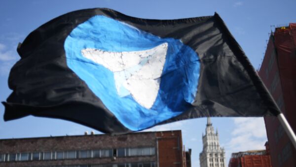 Bandeira com logo do Telegram durante um protesto contra seu bloqueamento em Moscou, em 30 de abril - Sputnik Brasil