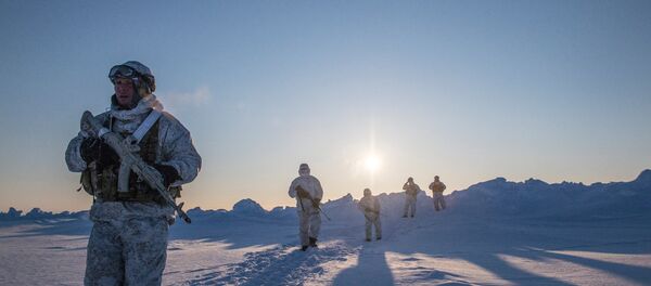 Forças especiais da República da Chechênia durante manobras na região do Polo Norte - Sputnik Brasil