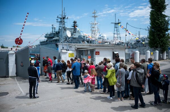 Mostra de navios de guerra durante a comemoração da fundação da Frota. - Sputnik Brasil