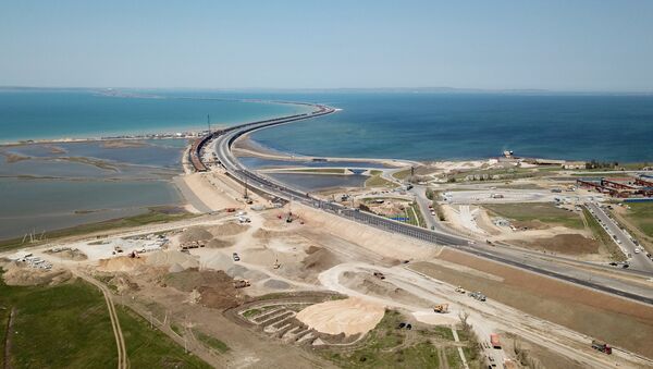Construção da Ponte da Crimeia através do estreito de Kerch - Sputnik Brasil