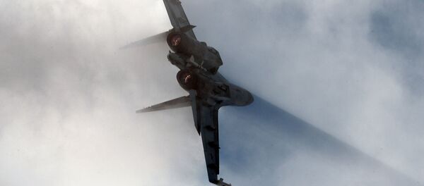 Caça Su-35 durante apresentação no salão internacional aéreo MAKS 2015 nos subúrbios de Moscou - Sputnik Brasil
