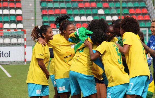 Equipe brasileira festeja golo no jogo final da Street Child World Cup 2018, em Moscou, em 16 de maio de 2018 - Sputnik Brasil