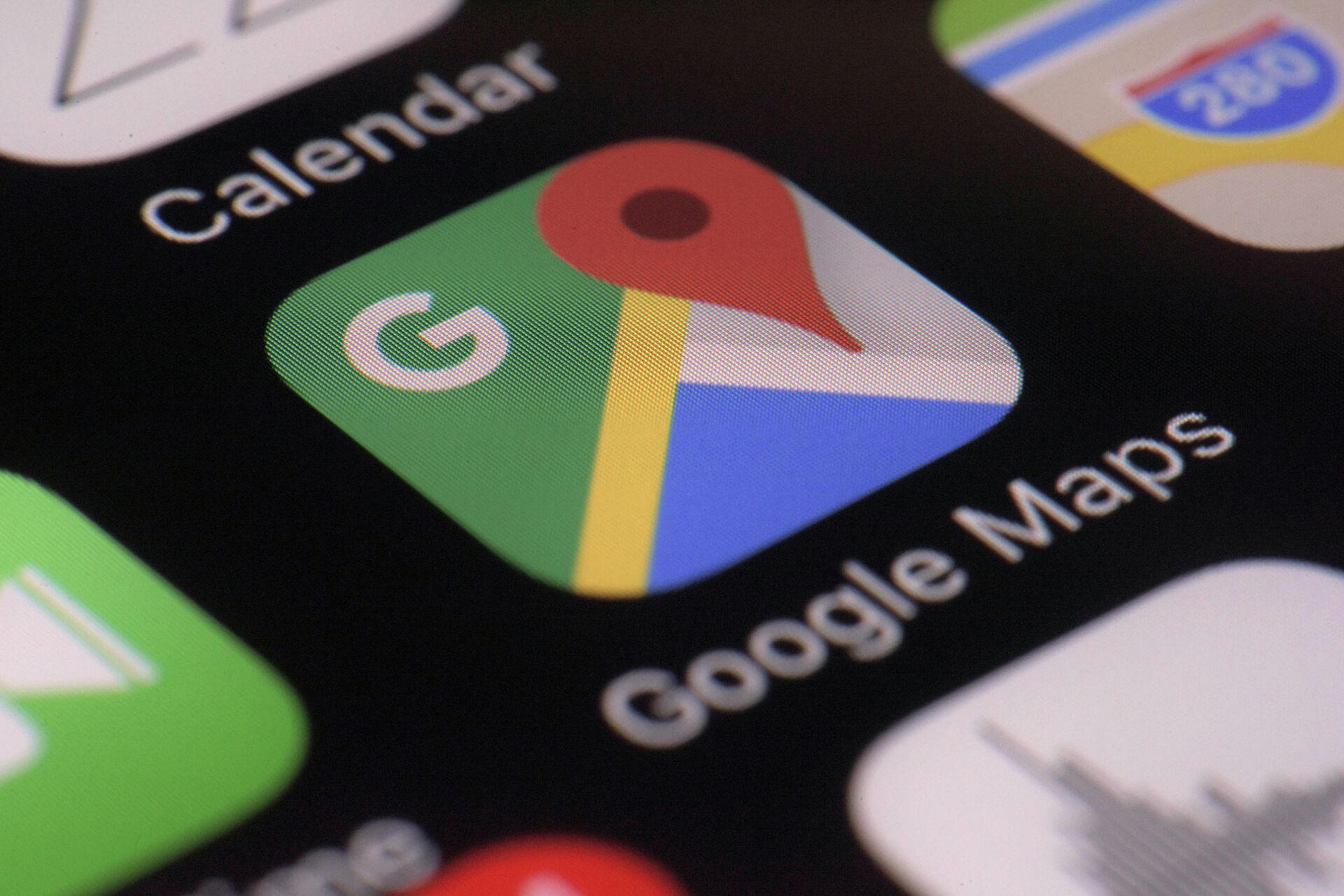 Logotipo do aplicativo do Google Maps na tela de um smartphone - Sputnik Brasil, 1920, 22.09.2023