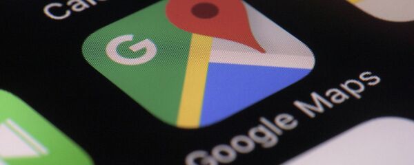 Logotipo do aplicativo do Google Maps na tela de um smartphone - Sputnik Brasil