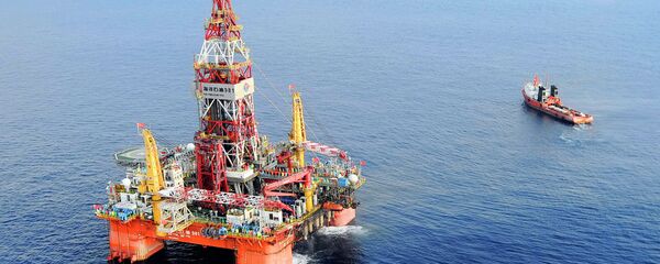 A plataforma petrolífera Haiyang Shiyou 981, a primeira sonda de perfuração em águas profundas desenvolvida na China, a 320 quilômetros (200 milhas) a sudeste de Hong Kong, no Mar do Sul da China. - Sputnik Brasil