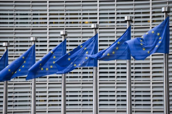 UE pede desculpas à Itália e promete 100 bi de euros para combater pandemia UE pede desculpas à Itália e promete 100 bi de euros para combater pandemia - Sputnik Brasil
