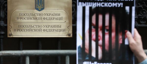 Ação de apoio ao jornalista Kirill Vyshinsky perto da embaixada da Ucrânia em Moscou - Sputnik Brasil