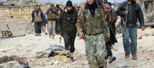 Combatentes de oposição passando pela área de al-Breij, Síria Combatentes de oposição passando pela área de al-Breij, Síria - Sputnik Brasil