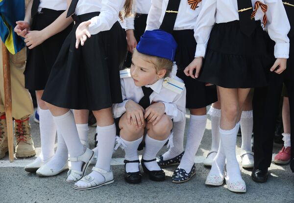 Participantes do desfile Exército Infantil na cidade de Rostov-no-Don, no âmbito dos festejos do Dia da Vitória - Sputnik Brasil
