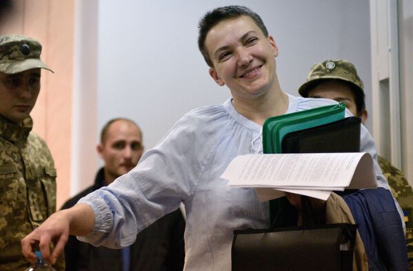 Deputada da Suprema Rada (parlamento) da Ucrânia, Nadezhda Savchenko, durante uma audiência sobre o prolongamento da sua custódia, em Kiev - Sputnik Brasil