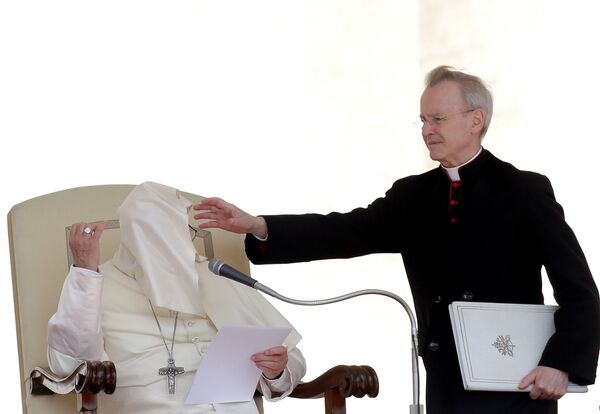 Papa Francisco durante sua homilia na Praça de São Pedro, no Vaticano - Sputnik Brasil