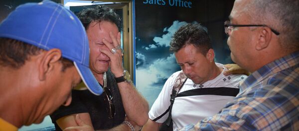 Los familiares de los pasajeros que viajaban en el avión Boeing 737 que se estrelló en La Habana - Sputnik Brasil