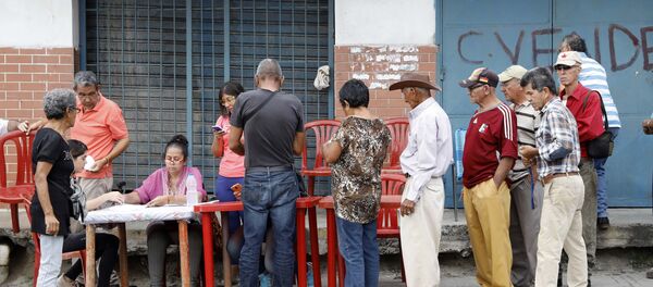 Cidadãos venezuelanos votam nas presidenciais em 20 de maio de 2018, na cidade de Barquisimeto - Sputnik Brasil