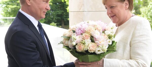 Angela Merkel e Vladimir Putin se reúnem em Sochi, na Rússia, 18 de maio de 2018 - Sputnik Brasil