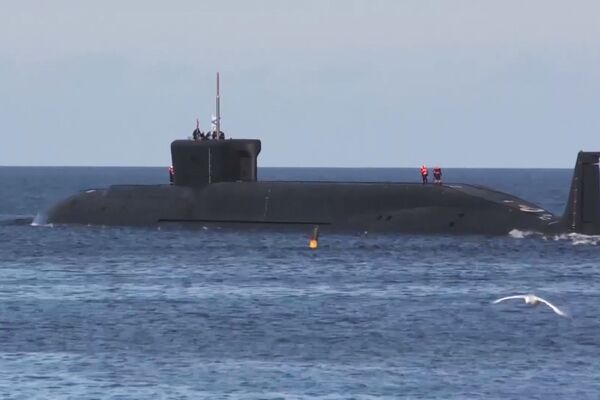 Submarino estratégico russo Yuri Dolgoruky no mar Branco - Sputnik Brasil