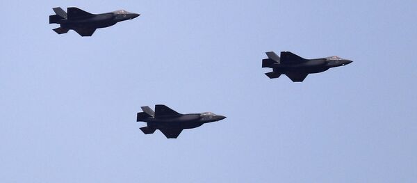 Caças israelenses F-35 realizam voo em Jerusalém durante comemorações do 69º Dia da Independência, em 2 de maio de 2017 - Sputnik Brasil