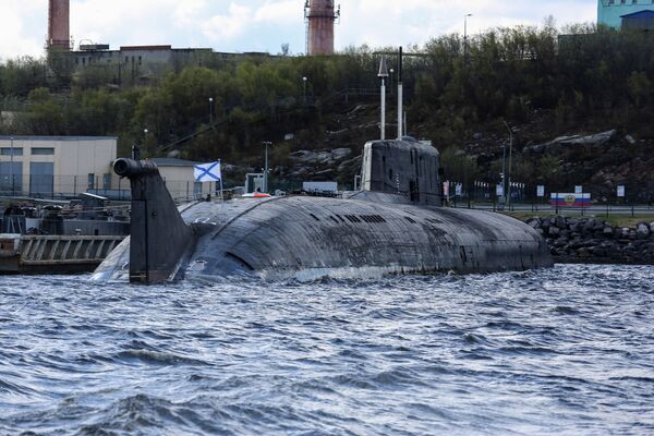 Submarino nuclear Smolensk atracado em Severny, no mar de Barents - Sputnik Brasil