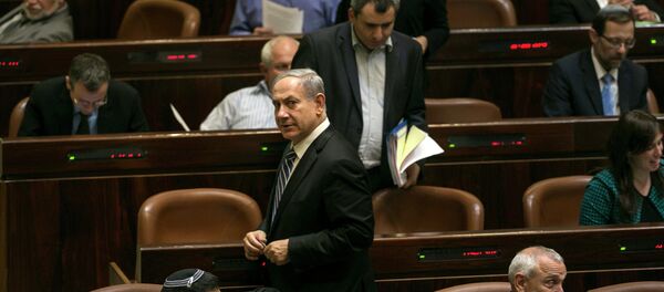 Primeiro-ministro de Israel, Benjamin Netanyahu, sai depois de uma votação para dissolver o parlamento israelense, também conhecido como Knesset, em Jerusalém, em 8 de dezembro de 2014 - Sputnik Brasil