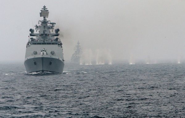 Navios militares russos chegam à Índia para exercícios conjuntos Indra-2019 - Sputnik Brasil