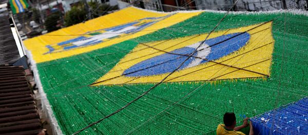 Bandeira do Brasil enfeita ruas do país para a Copa do Mundo Rússia 2018 - Sputnik Brasil