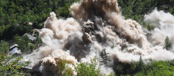 Demolição de instalações auxiliares do polígono nuclear de Punggye-ri, Coreia do Norte - Sputnik Brasil