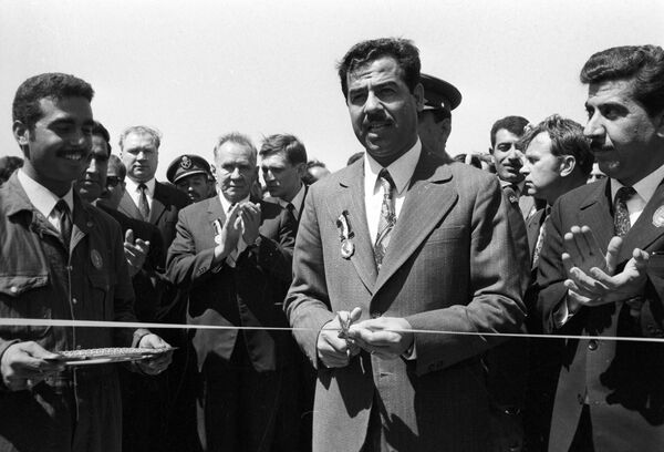 O presidente do Conselho de Ministros da URSS, Aleksey Kosygin, e o vice-presidente do Conselho do Comando Revolucionário do Iraque, Saddam Hussein, durante a cerimônia de abertura de uma instalação petroleira - Sputnik Brasil
