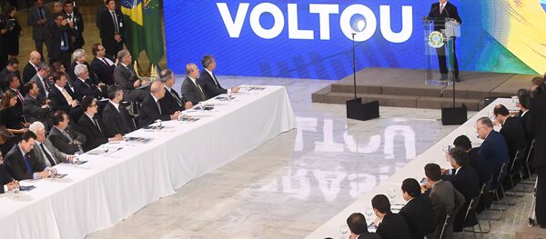 Michel Temer discursa durante uma cerimônia de celebração de dois anos no mandato, no Palácio do Planalto, em 15 de maio de 2018 - Sputnik Brasil