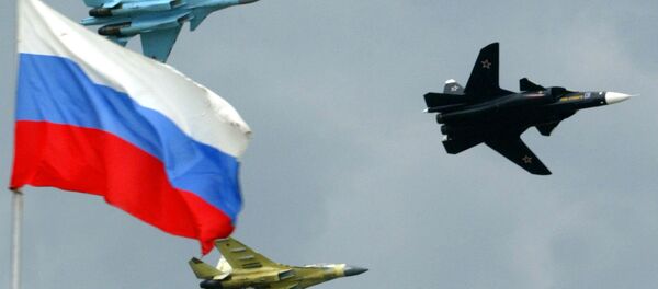 Caças reativos russos Su-47 (à direita), Su-35 e Su-30 durante o Salão Aeroespacial Internacional MAKS em Zhukovsky Caças reativos russos Su-47 (à direita), Su-35 e Su-30 durante o Salão Aeroespacial Internacional MAKS em Zhukovsky - Sputnik Brasil