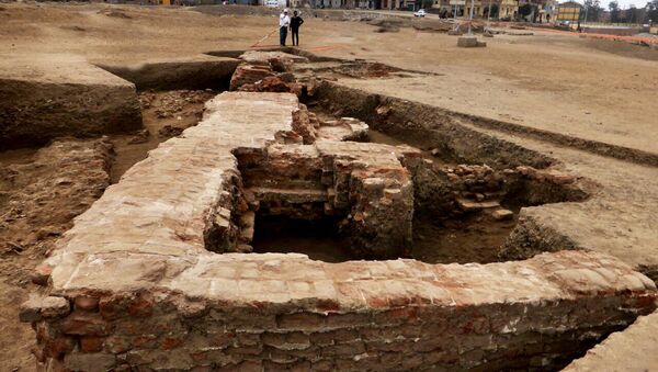 Seção de uma estrutura de tijolo greco-romana descoberta no campo arqueológico de Sa el-Hagar, ao norte do Cairo - Sputnik Brasil