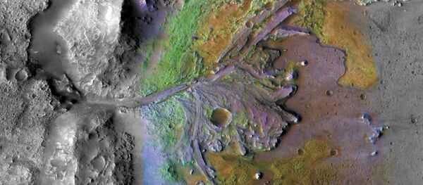 Imagem colorida da foz da Cratera Jezero em Marte, onde antes havia um lago - Sputnik Brasil