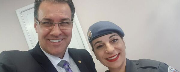 Deputado federal Capitão Augusto (PR-SP) ao lado da policial Kátia Sastre - Sputnik Brasil