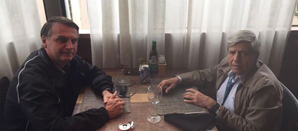 Foto de um almoço realizado em 2015 entre Jair Bolsonaro e Augusto Heleno - Sputnik Brasil