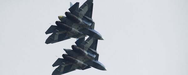 Caças russos Su-57 durante o Salão Internacional de Aviação MAKS 2017, em Moscou - Sputnik Brasil